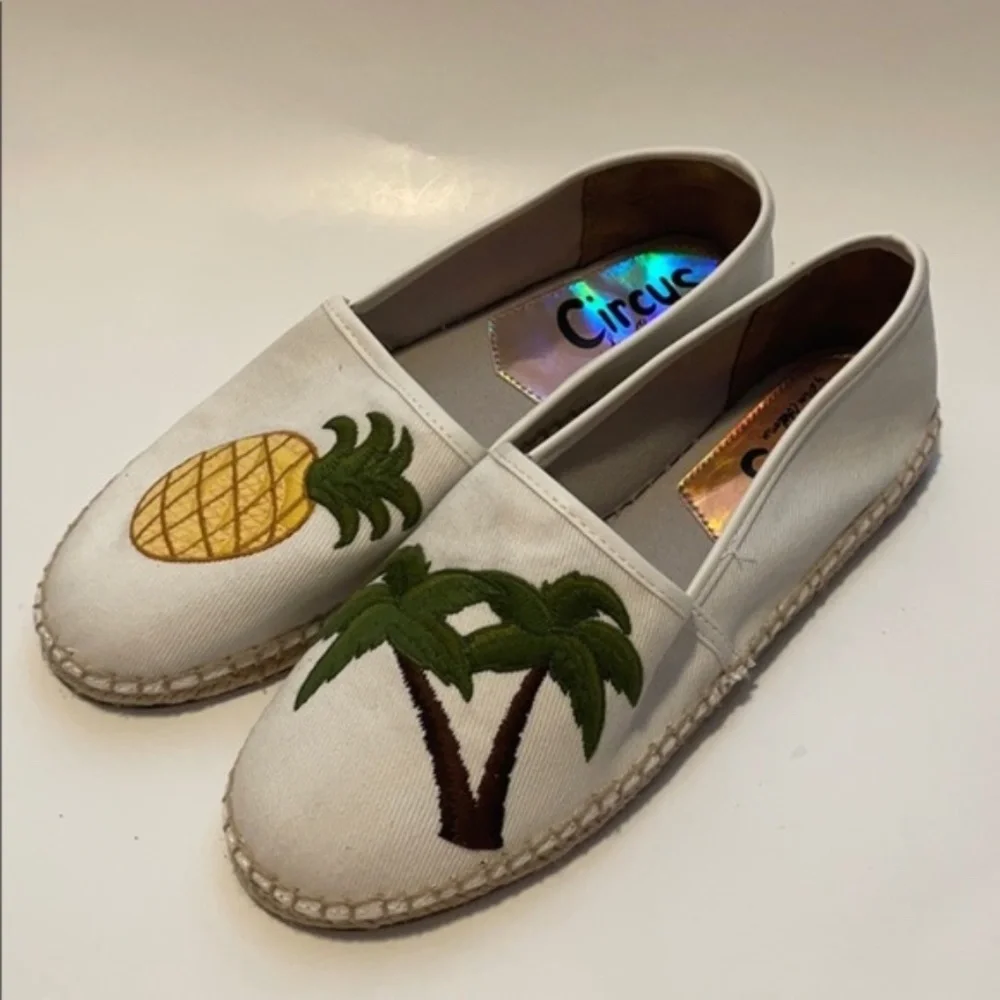 Circus by Sam Edelman Slip On Flats Size 8.5